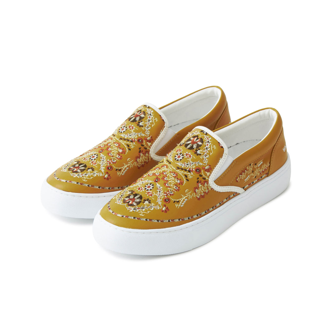 FLORAL PATTERN EMBROIDERY SLIP-ON - BEIGE
