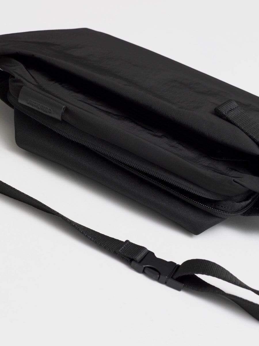ISARAU SMALL MEMORY TECH - BLACK – LOCUS